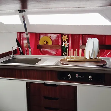 70's Tiny Boat Bådhotel *