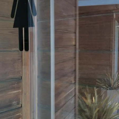 70's Tiny Boat Botel