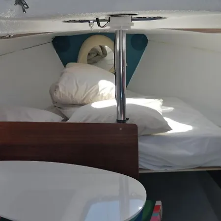 Båthotell 70's Tiny Boat