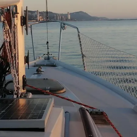 70's Tiny Boat Hotel en barco Lisboa