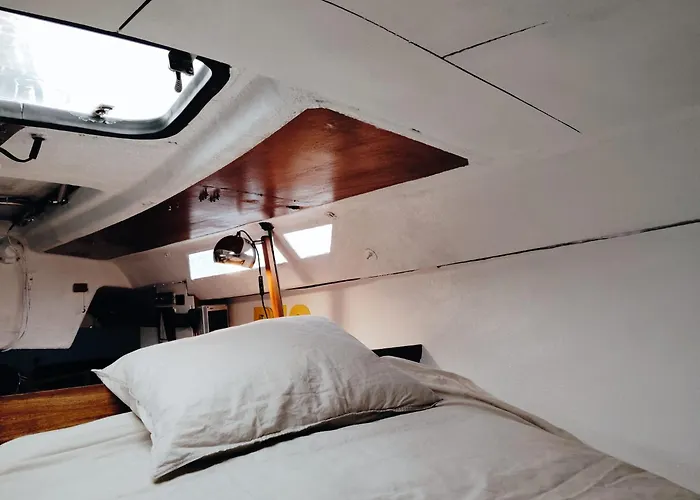 70's Tiny Boat Lissabon