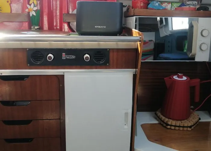 70's Tiny Boat Botel