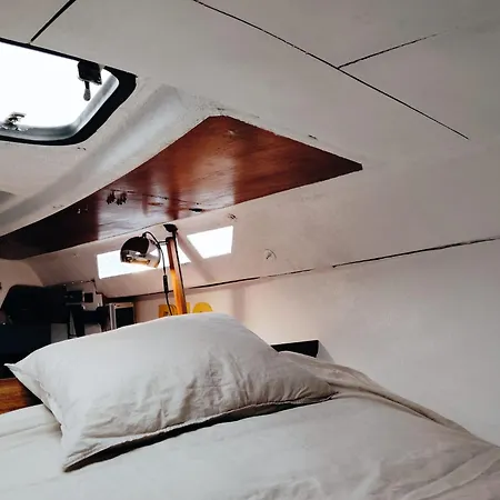 70's Tiny Boat Lissabon