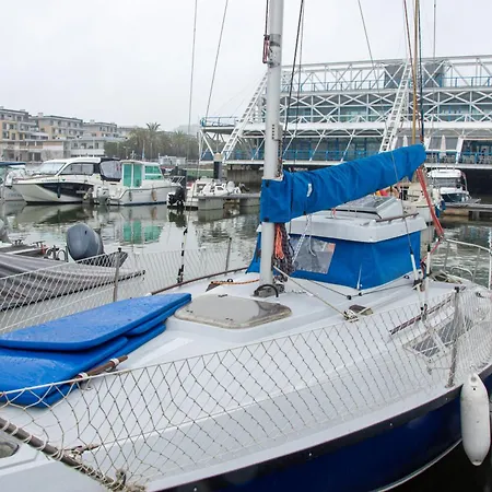 70's Tiny Boat Botel Lissabon